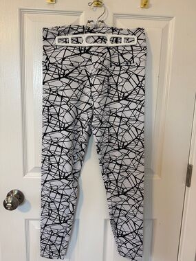 MPG Black & White Graphic Leggings